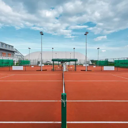 Tennis & Country Club Hotel 3*